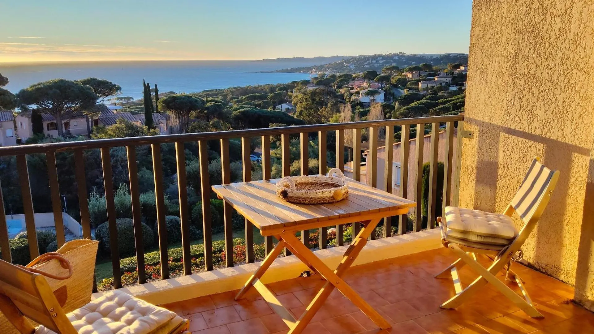 Charmant Studio Avec Terrasse Et Vue Mer Exceptionnelle Sainte-Maxime France